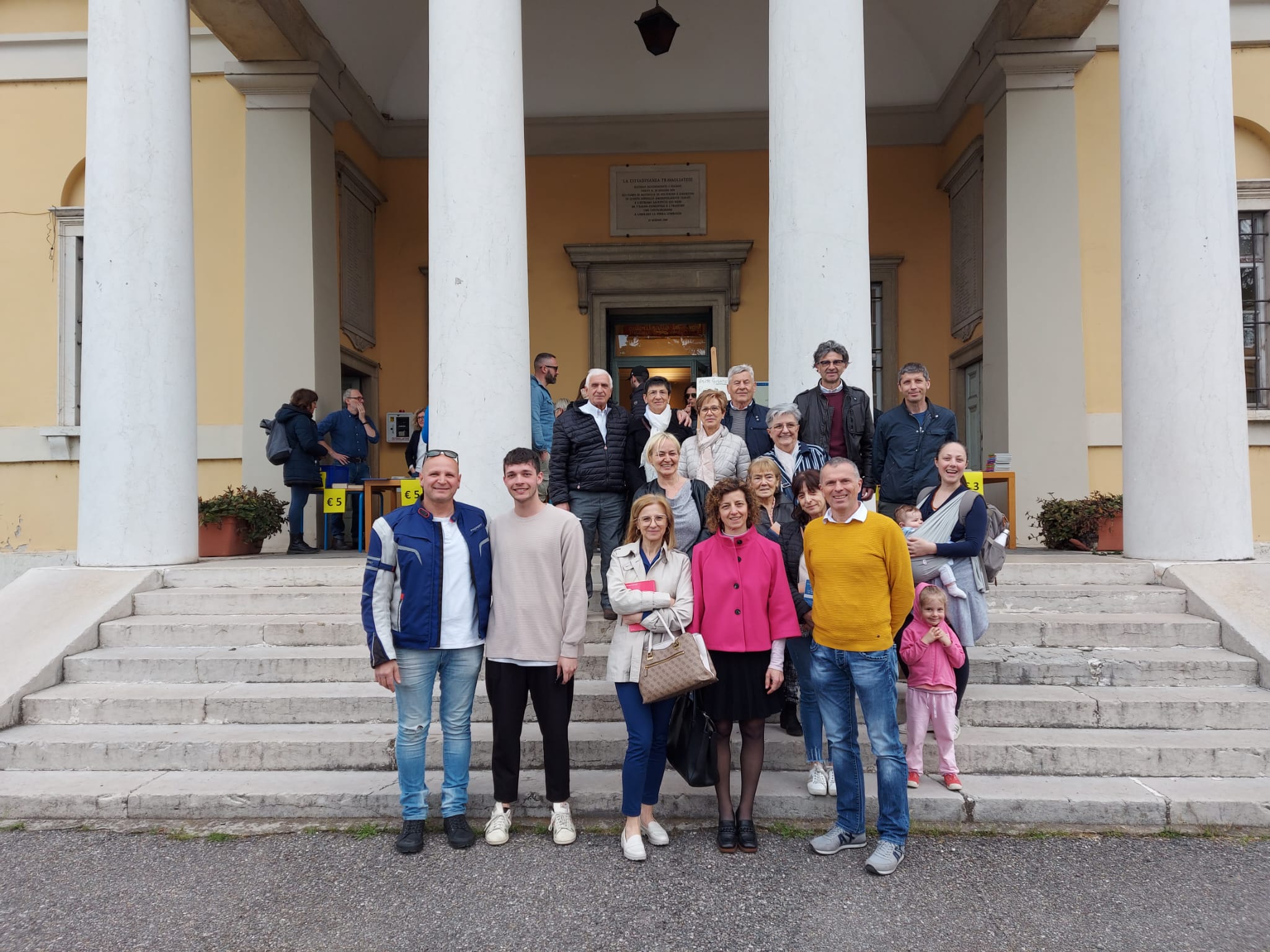 Foto dal Mercatino del libro usato e visita Ospedale Vantiniano